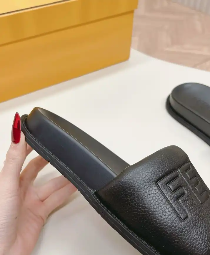 hype Fendi Slippers