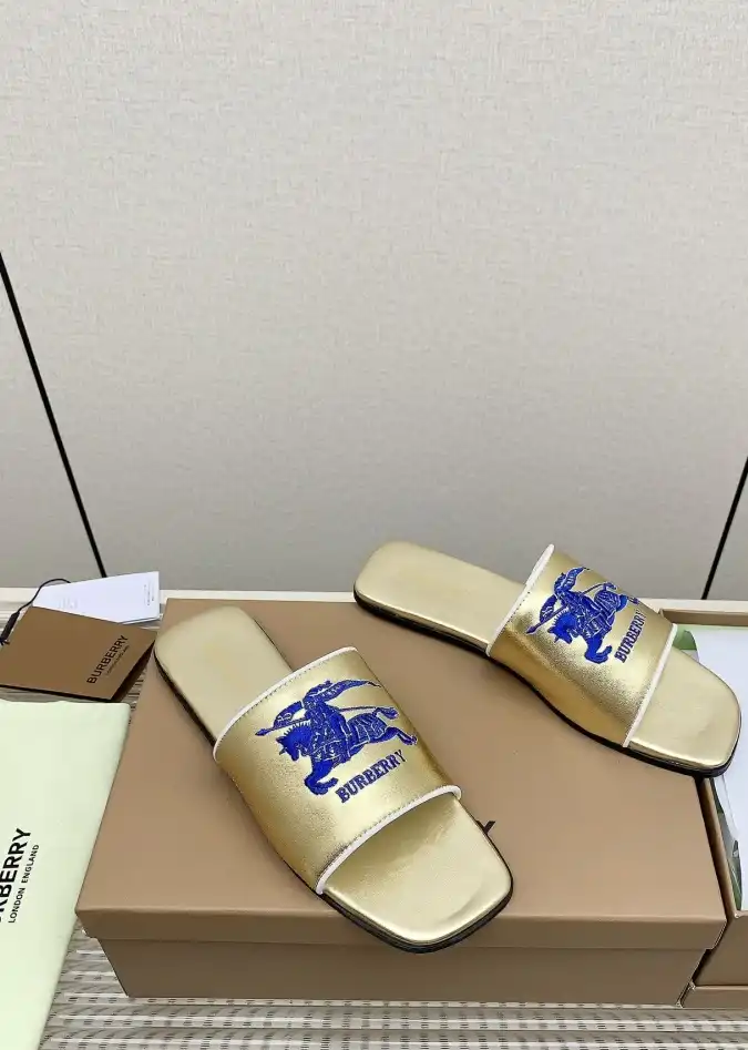 hype Burberry Slippers