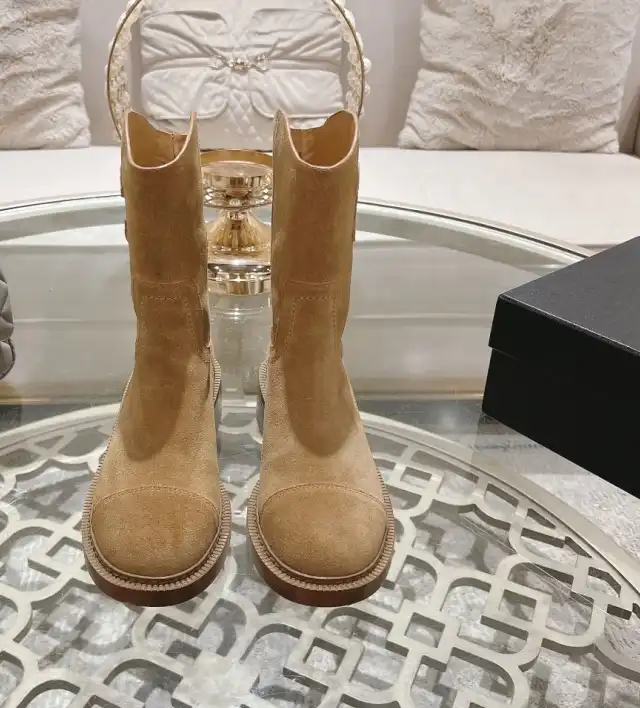 hype Chanel Boots