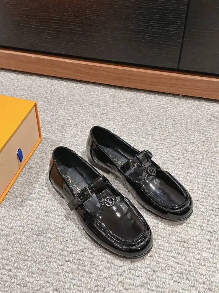 hype LV flat shoes