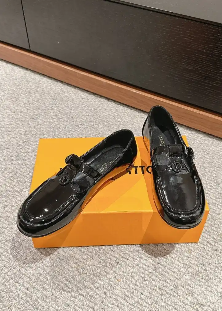 hype LV flat shoes