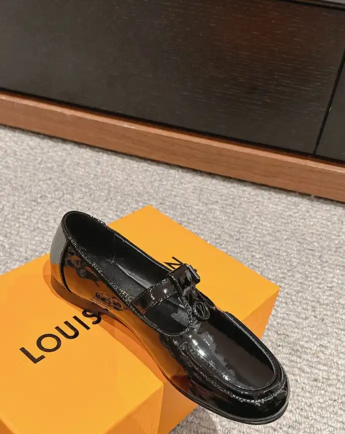 hype LV flat shoes