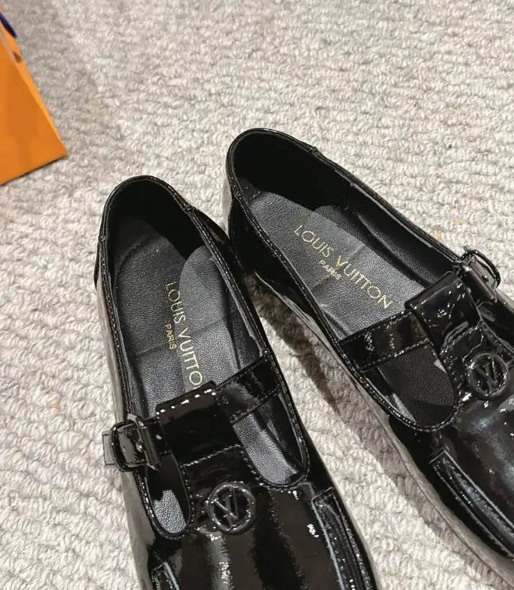 hype LV flat shoes