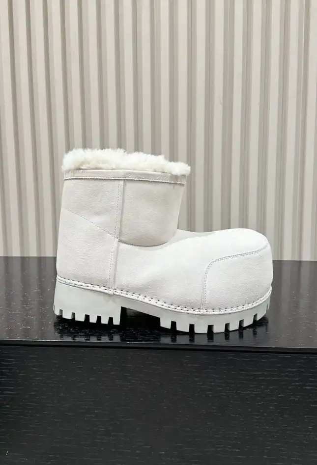 hype Balenciaga Boots