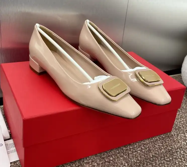 hype Ferragamo flat shoes