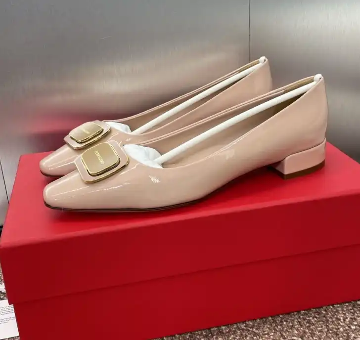 hype Ferragamo flat shoes