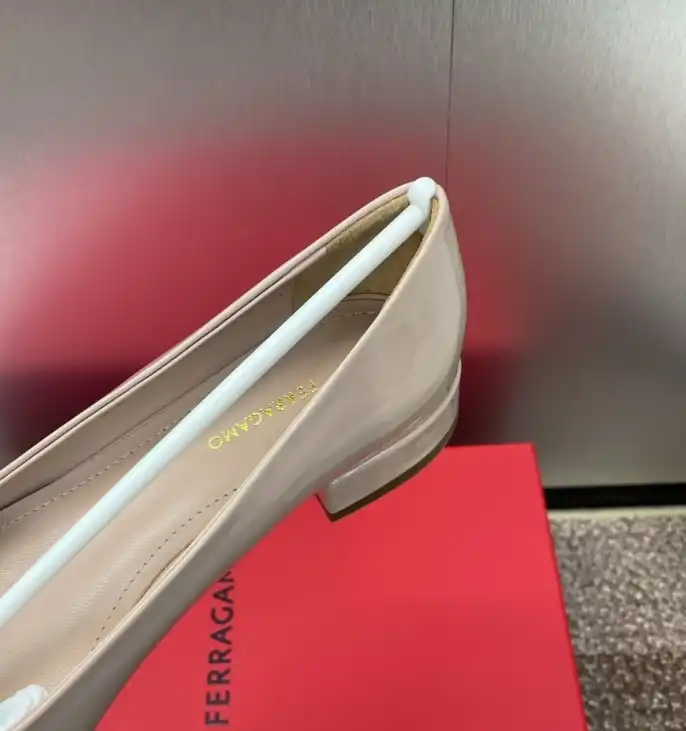 hype Ferragamo flat shoes