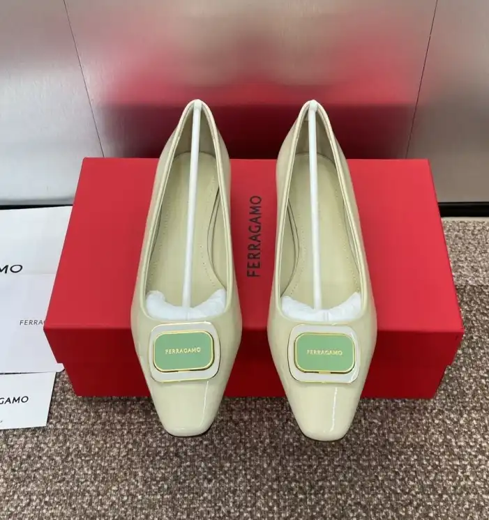 hype Ferragamo flat shoes