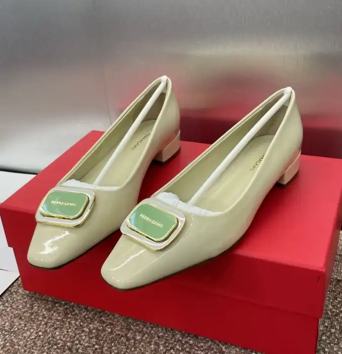 hype Ferragamo flat shoes