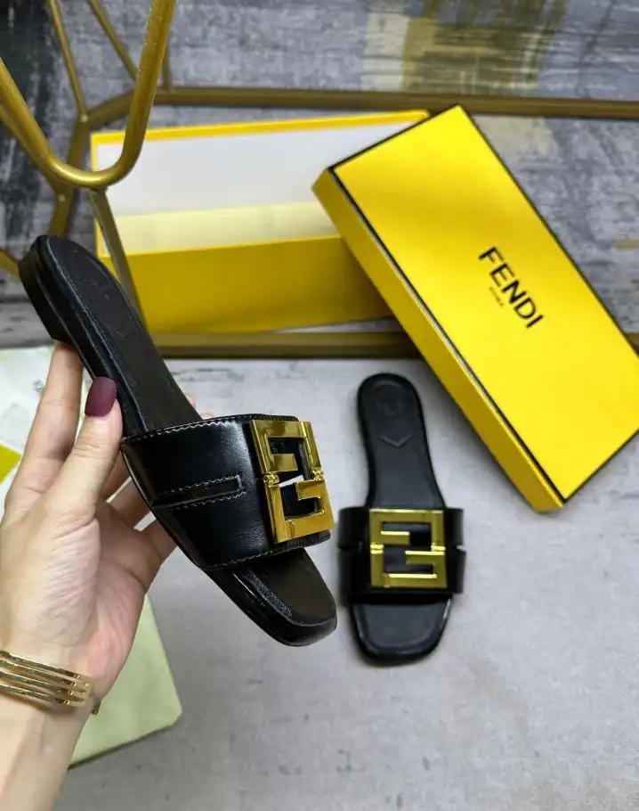 hype Fendi Slippers