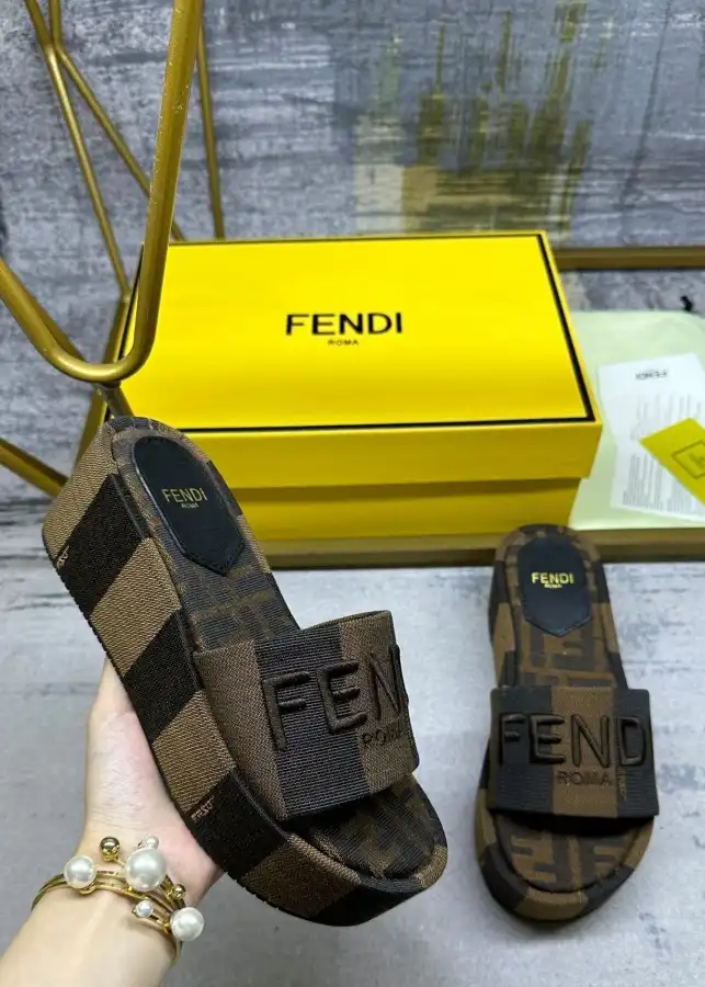 hype Fendi Slippers