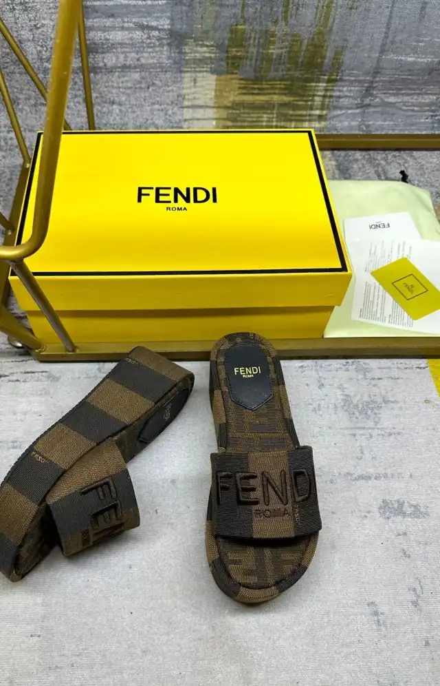 hype Fendi Slippers