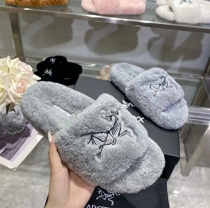 hype LV Slippers