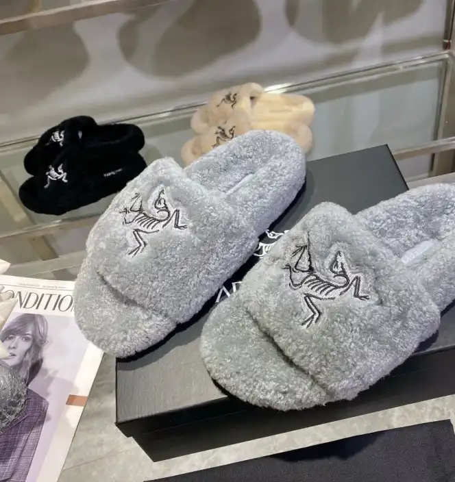 hype LV Slippers