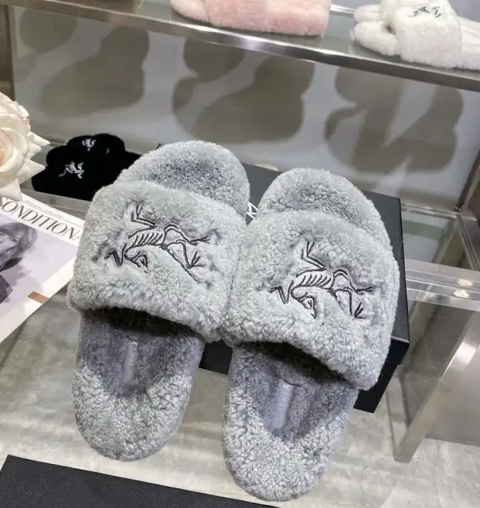 hype LV Slippers