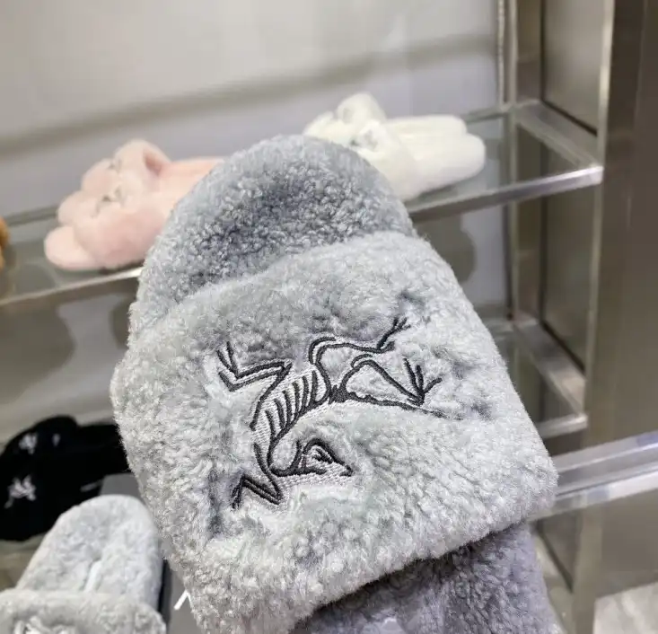 hype LV Slippers