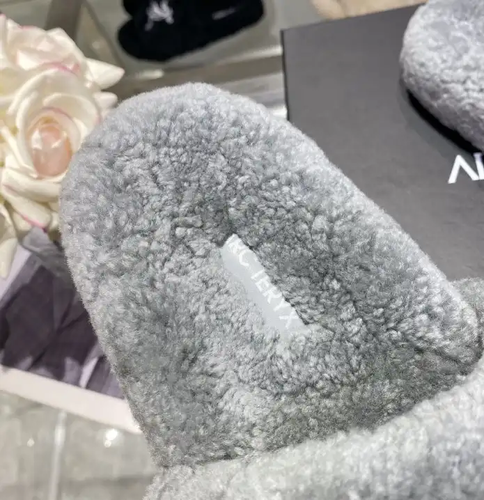 hype LV Slippers