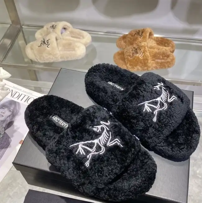 hype LV Slippers