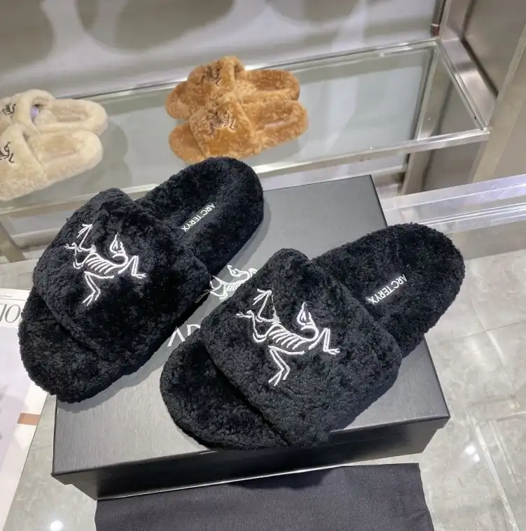 hype LV Slippers