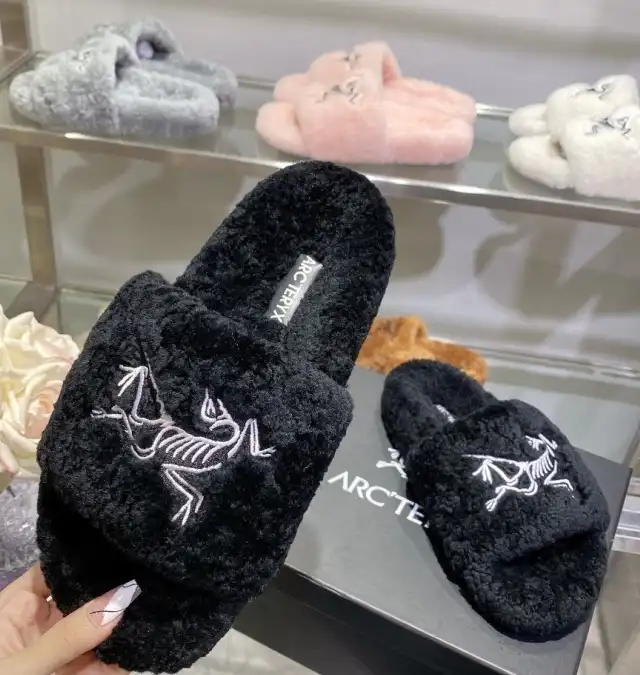 hype LV Slippers