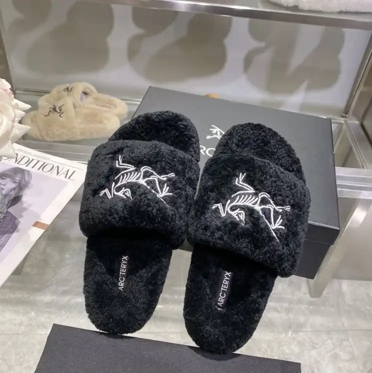 hype LV Slippers