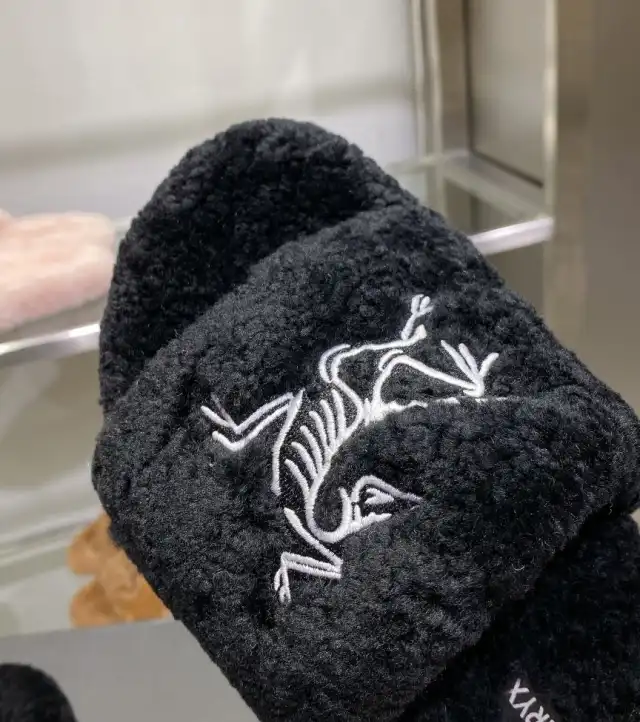 hype LV Slippers