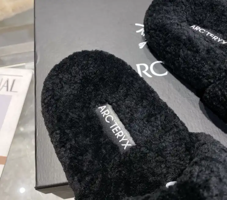 hype LV Slippers