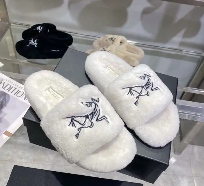 hype LV Slippers