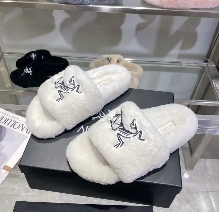 hype LV Slippers