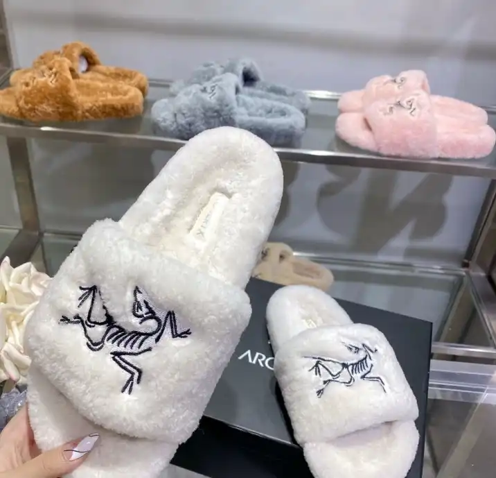 hype LV Slippers