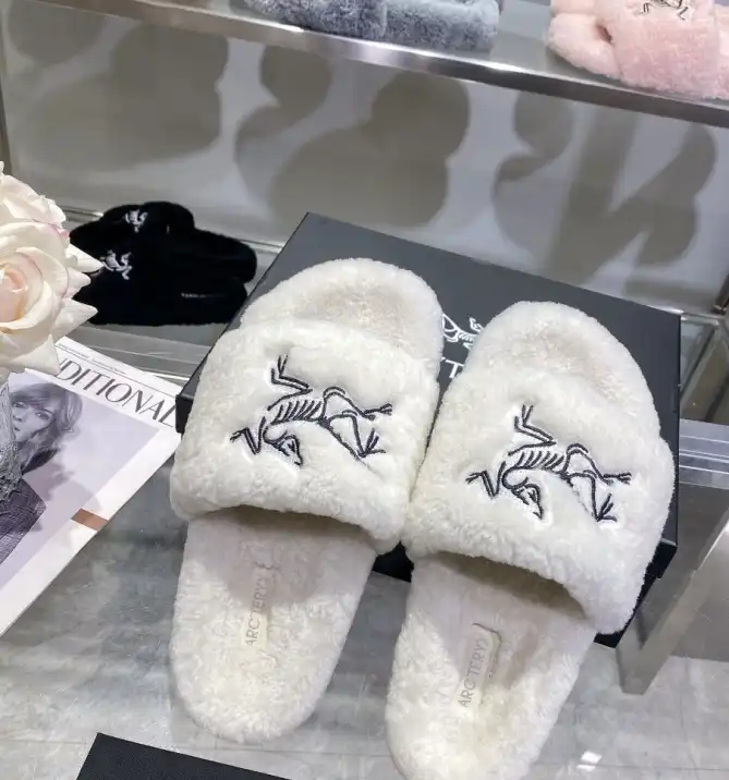 hype LV Slippers