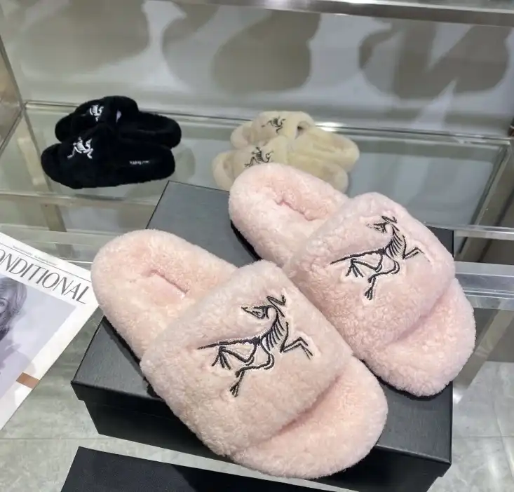 hype LV Slippers