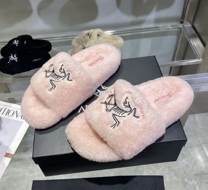 hype LV Slippers