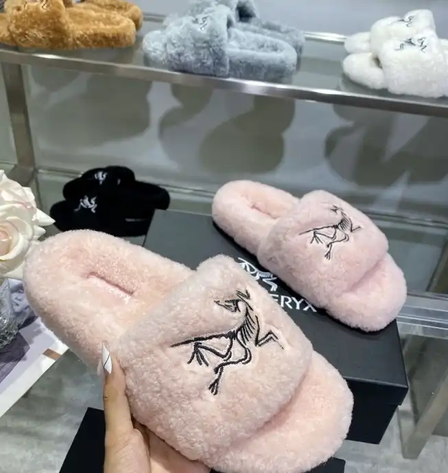 hype LV Slippers