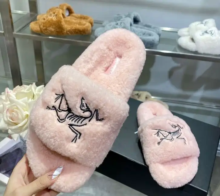 hype LV Slippers