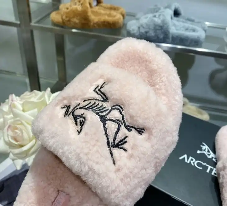 hype LV Slippers