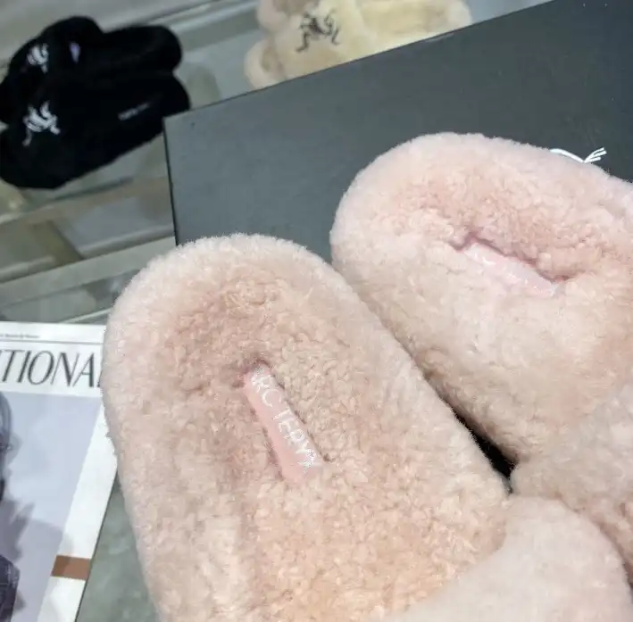 hype LV Slippers