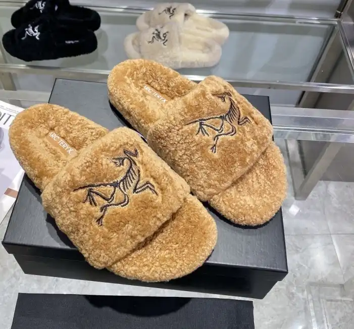 hype LV Slippers