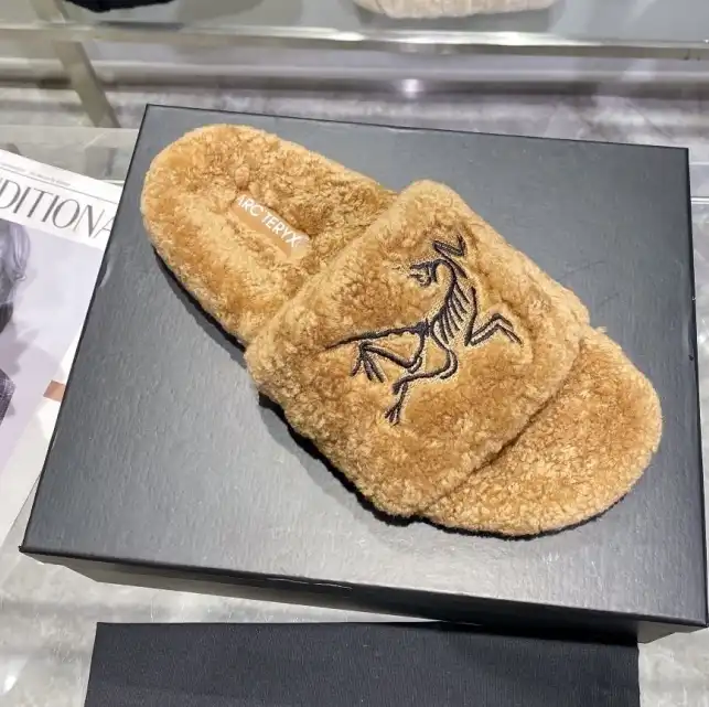 hype LV Slippers