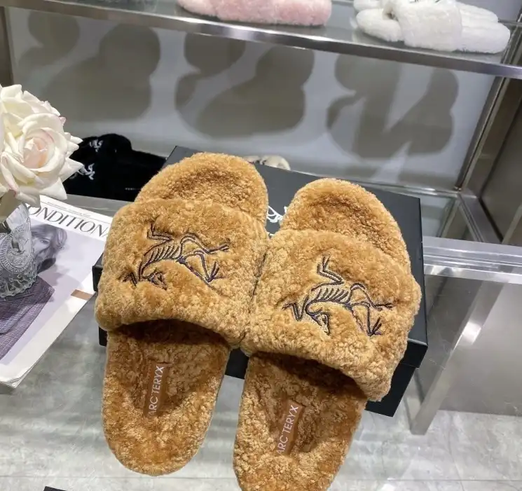 hype LV Slippers