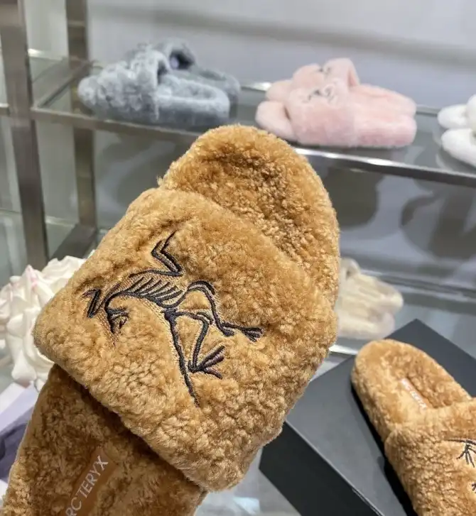 hype LV Slippers