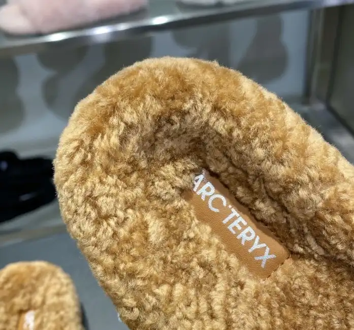 hype LV Slippers