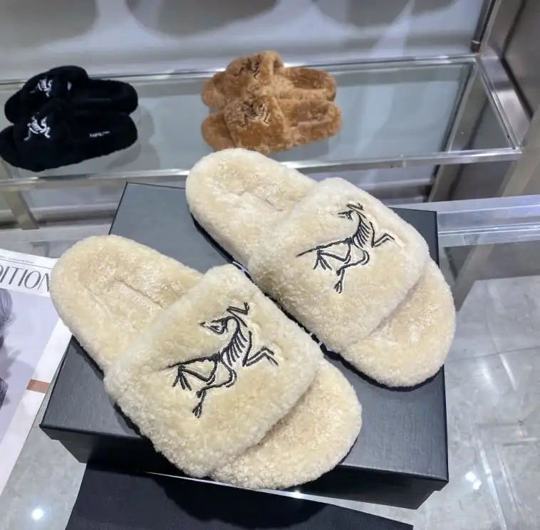 hype LV Slippers