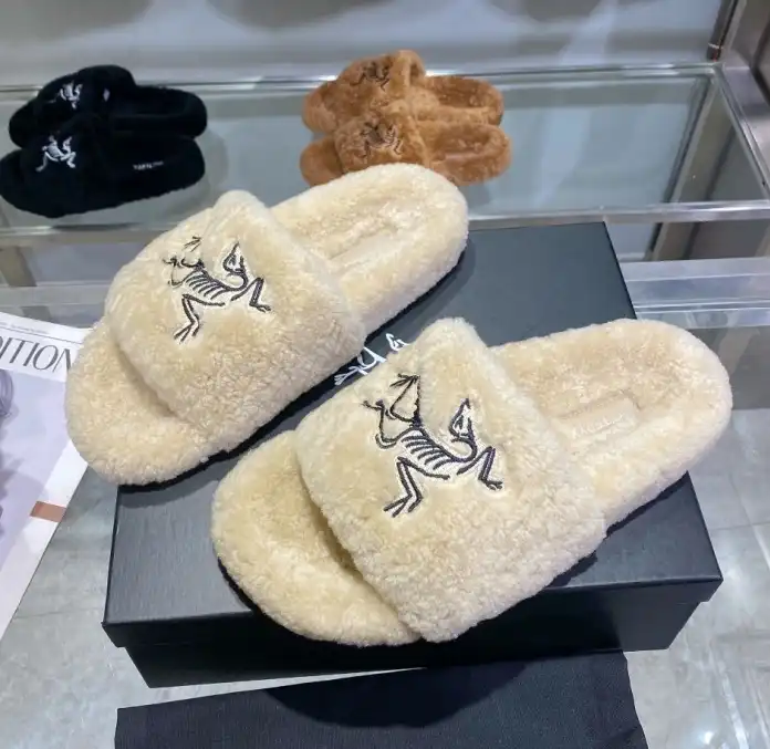 hype LV Slippers