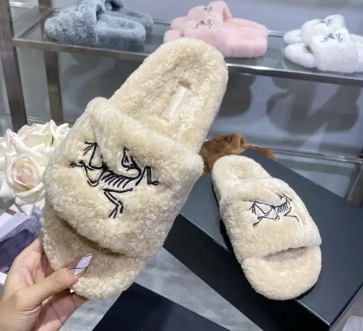 hype LV Slippers