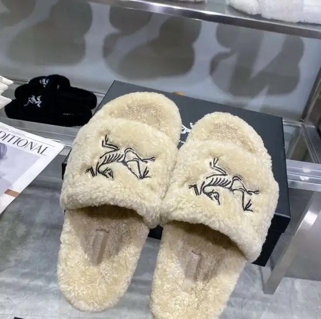 hype LV Slippers