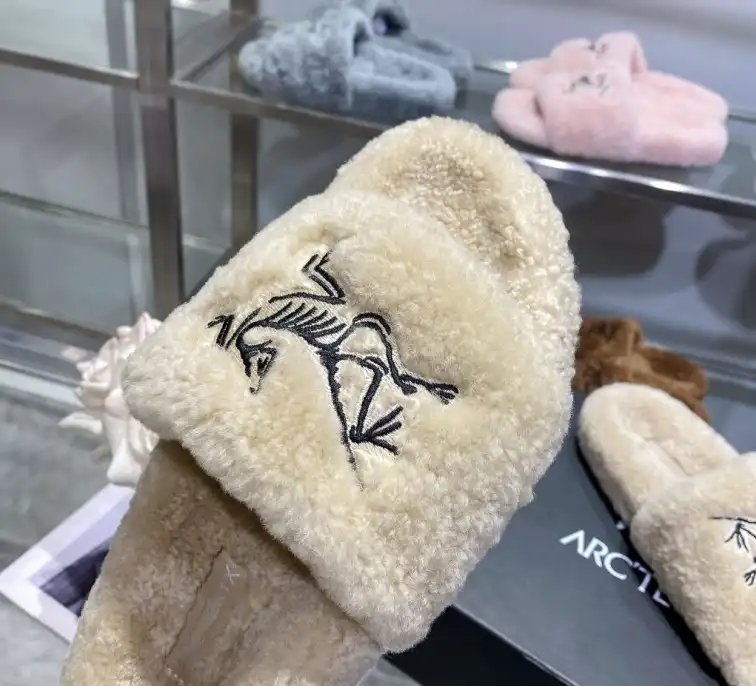 hype LV Slippers