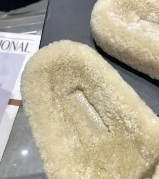 hype LV Slippers