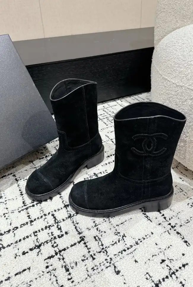 hype Chanel Boots