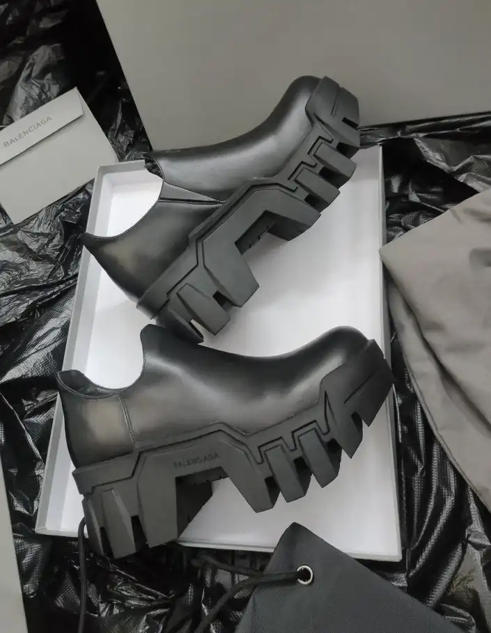 hype Balenciaga Boots